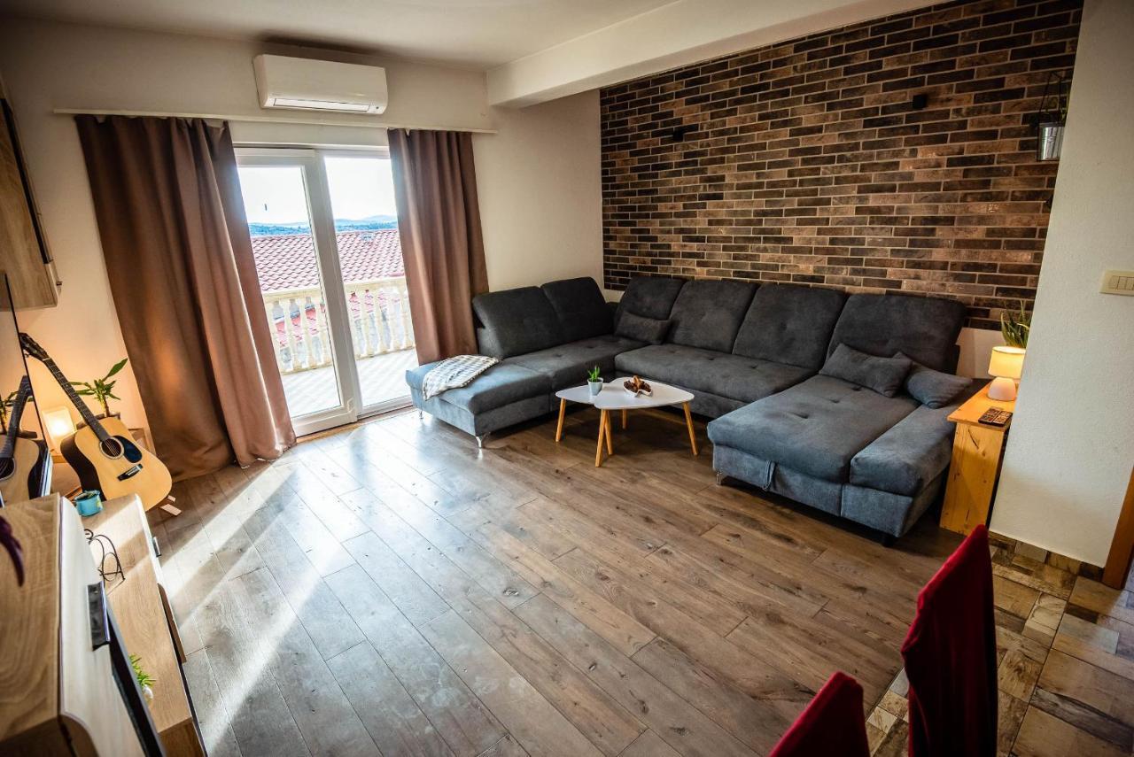 Apartman Fjaka 시베니크 외부 사진
