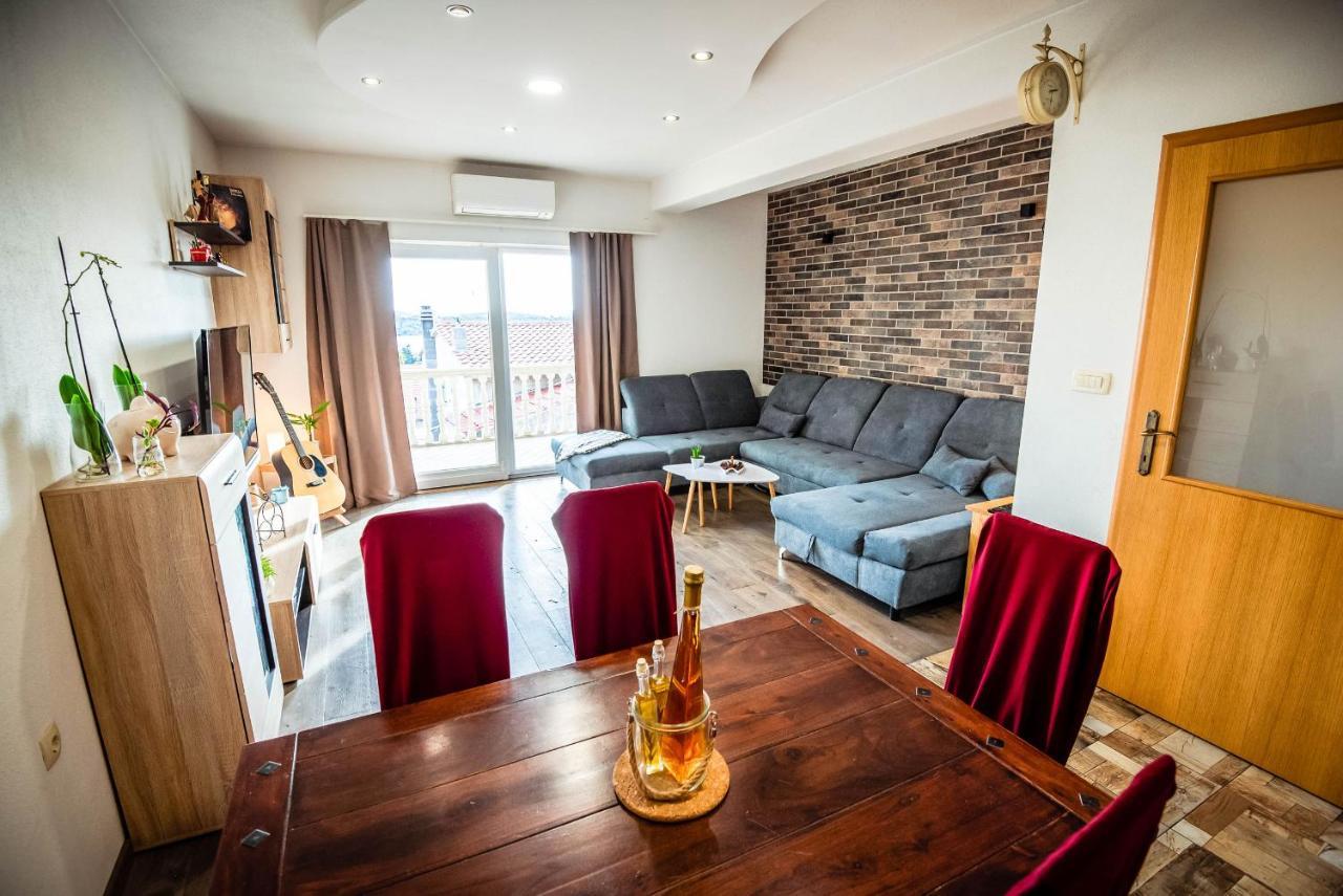 Apartman Fjaka 시베니크 외부 사진